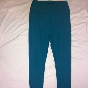 Lularoe OS teal leggings.